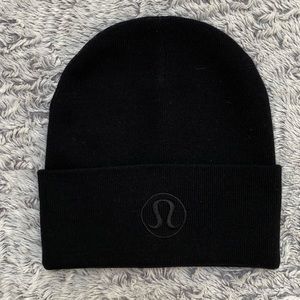 lululemon winter beanie hat (new without tags)